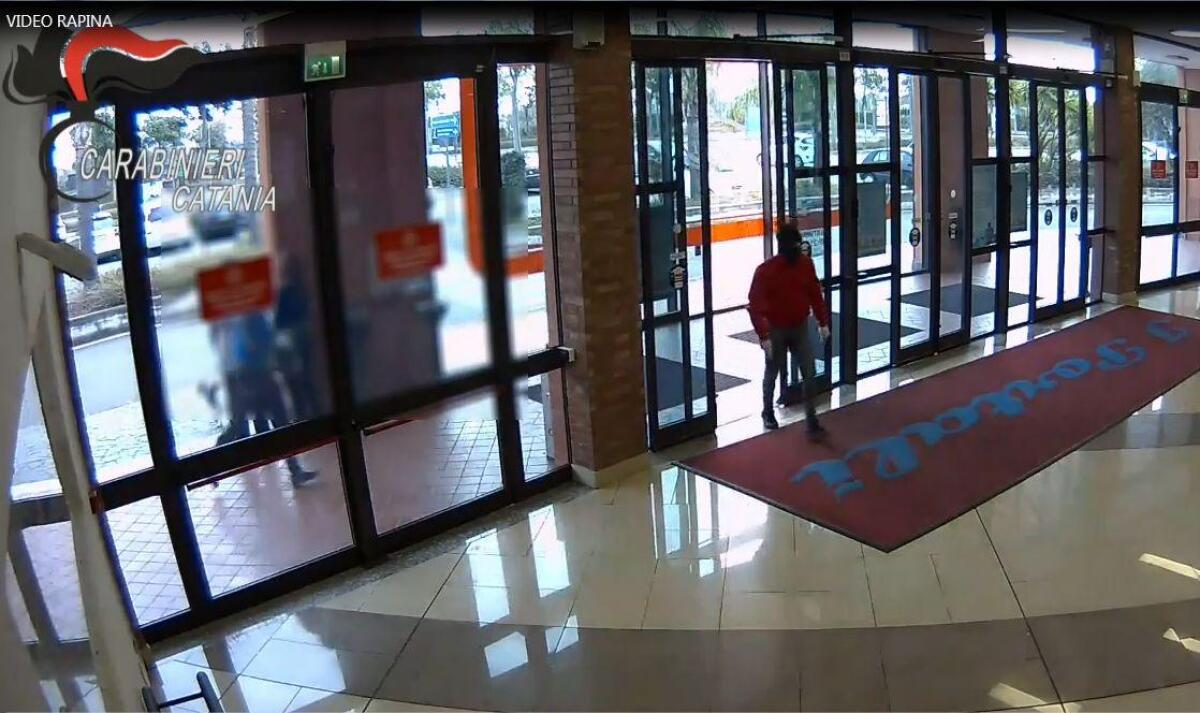 RAPINA ALLA GIOIELLERIA DE "I PORTALI", ARRESTATI I TRE BANDITI - VIDEO - 