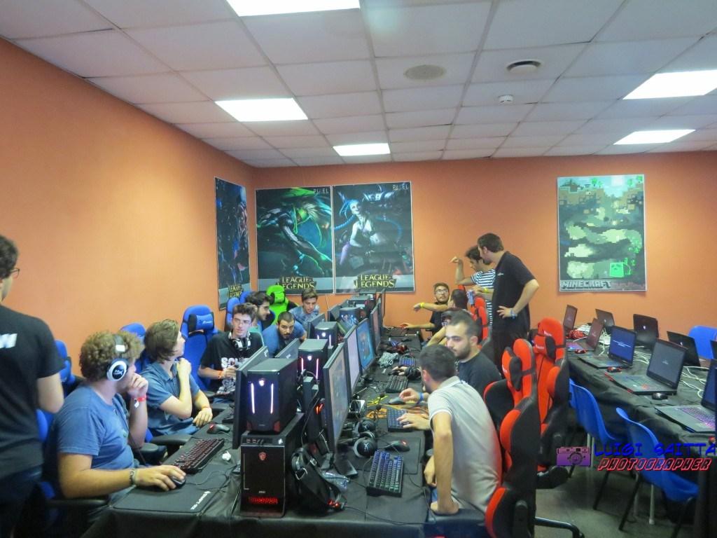 CATANIA: GRANDE FOLLA AD ETNA COMICS