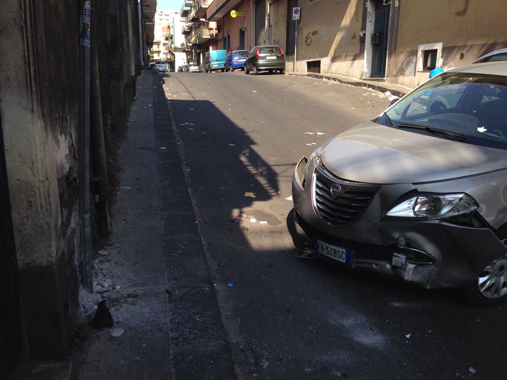 PATERNO' INCIDENTE INCROCIO VIA C.RENNA VIA BELLINI