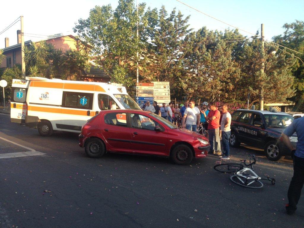CICLISTA INVESTITO A SANTA MARIA DI LICODIA, INTERVIENE ELISOCCORSO - LE FOTO