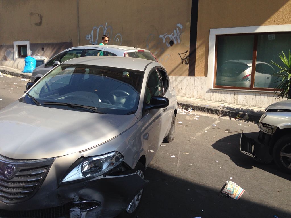 PATERNO' INCIDENTE INCROCIO VIA C.RENNA VIA BELLINI