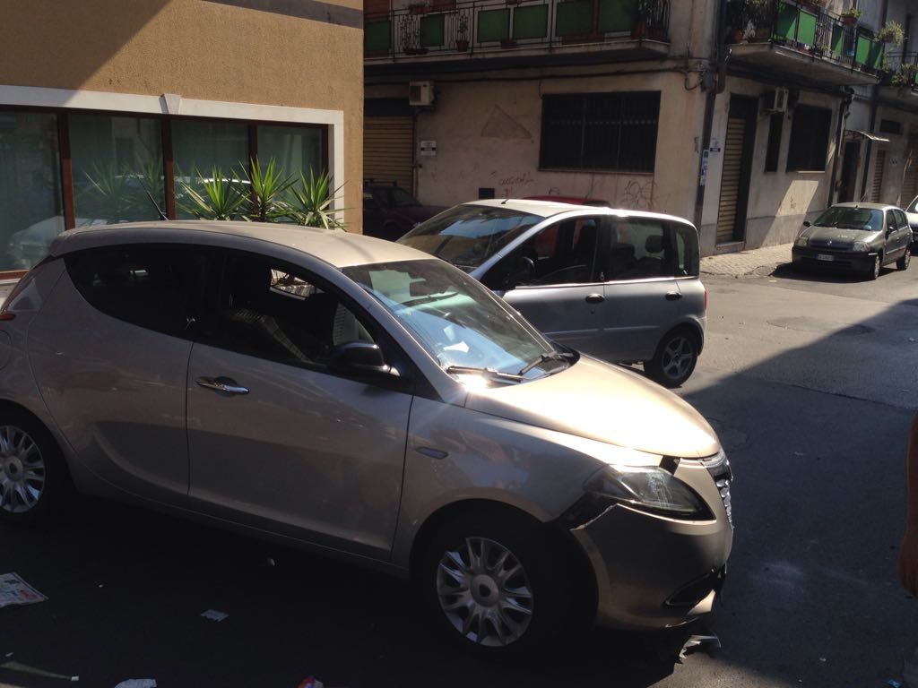 PATERNO' INCIDENTE INCROCIO VIA C.RENNA VIA BELLINI