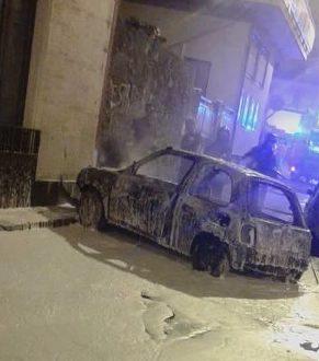 PATERNO’ AUTO IN FIAMME IN VIA ASMARA