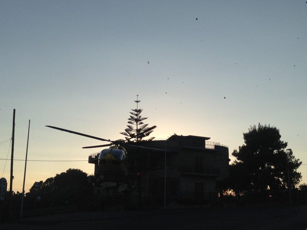 CICLISTA INVESTITO A SANTA MARIA DI LICODIA, INTERVIENE ELISOCCORSO - LE FOTO