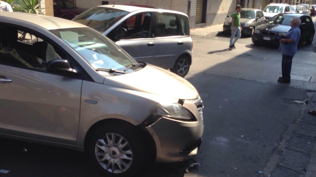 PATERNO' INCIDENTE INCROCIO VIA C.RENNA VIA BELLINI