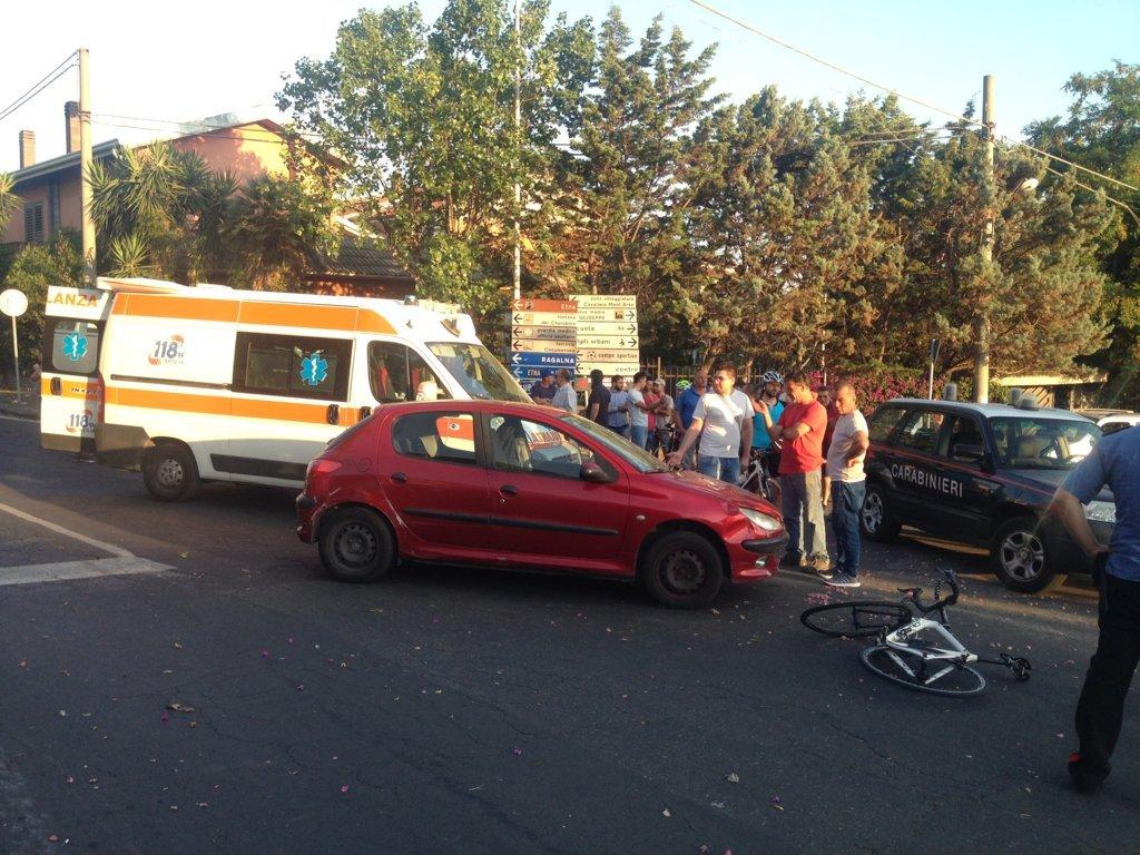 CICLISTA INVESTITO A SANTA MARIA DI LICODIA, INTERVIENE ELISOCCORSO - LE FOTO