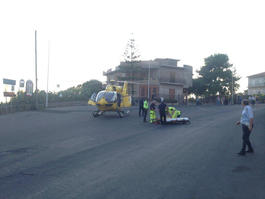 CICLISTA INVESTITO A SANTA MARIA DI LICODIA, INTERVIENE ELISOCCORSO - LE FOTO