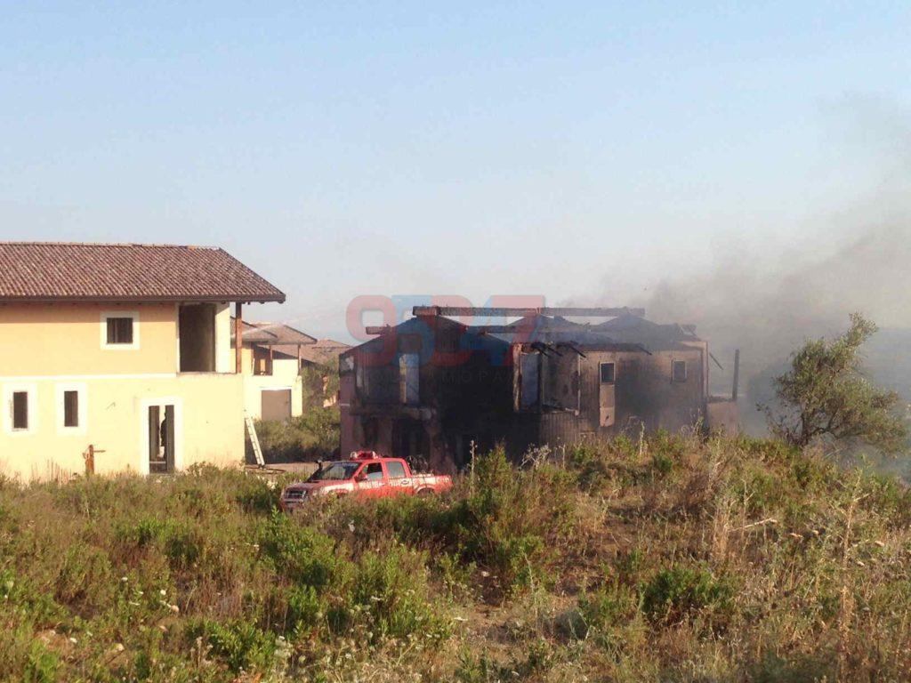 ROGO DISTRUGGE VILLETTA IN COSTRUZIONE - LE FOTO