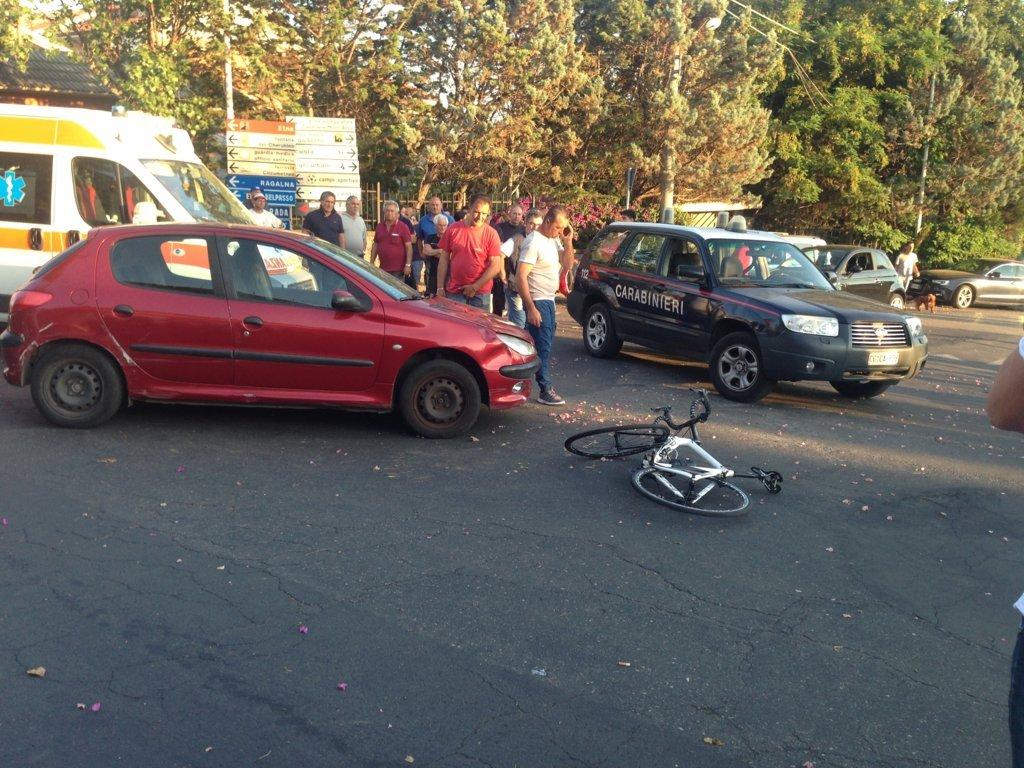 CICLISTA INVESTITO A SANTA MARIA DI LICODIA, INTERVIENE ELISOCCORSO - LE FOTO