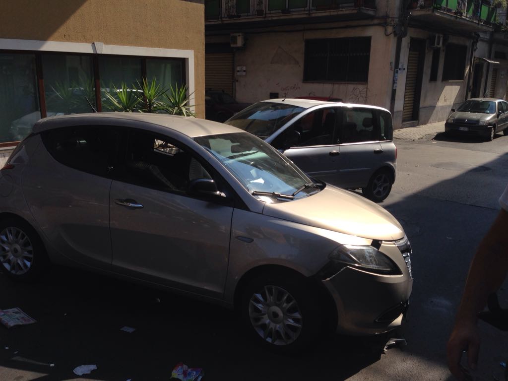 PATERNO' INCIDENTE INCROCIO VIA C.RENNA VIA BELLINI