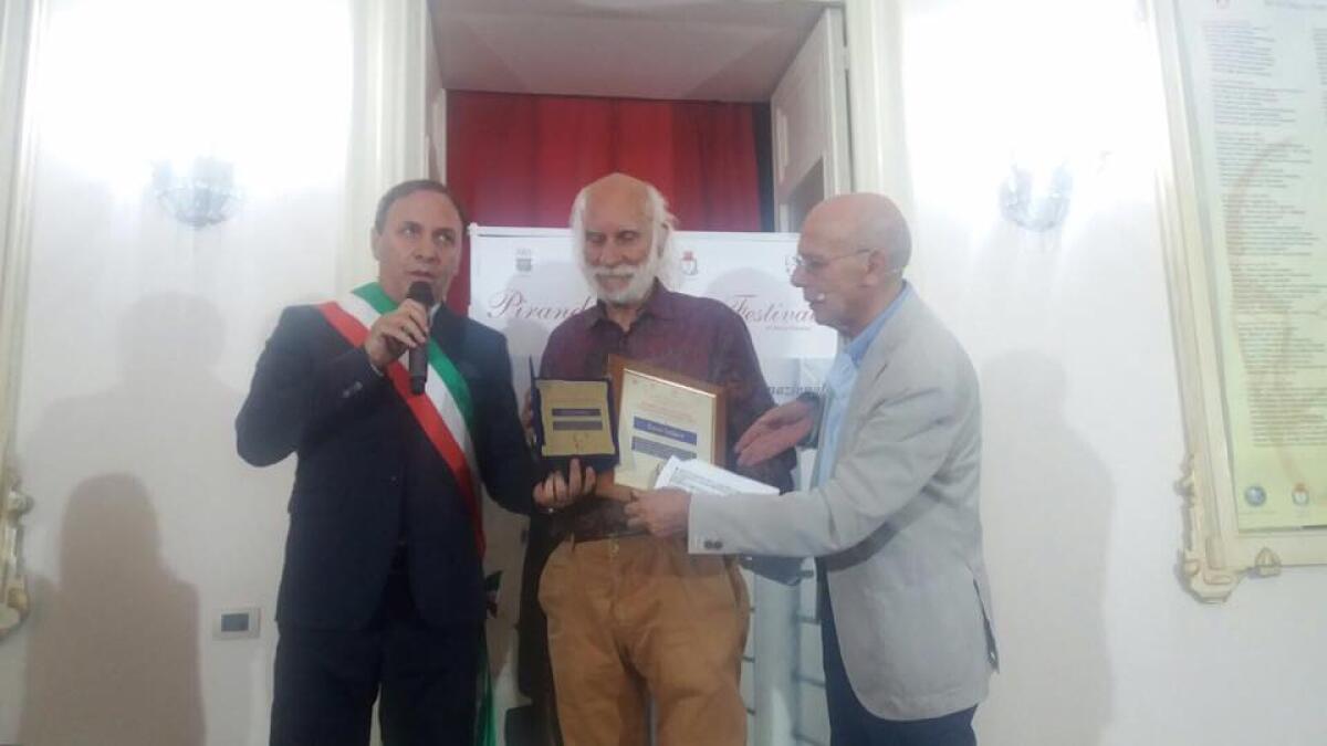 L 'ARTISTA ENZO INDACO CONSEGNA MARTEDÌ IL PREMIO INTERNAZIONALE “PERGAMENA PIRANDELLO 2017”ALLA CITTA' - 