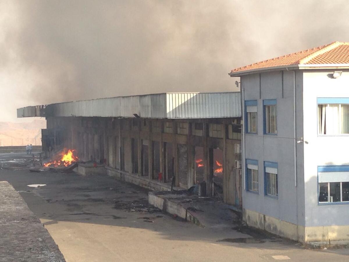 MOTTA SANT'ANASTASTIA: MAGAZZINO DISTRUTTO DALLE FIAMME - FOTO E VIDEO - 