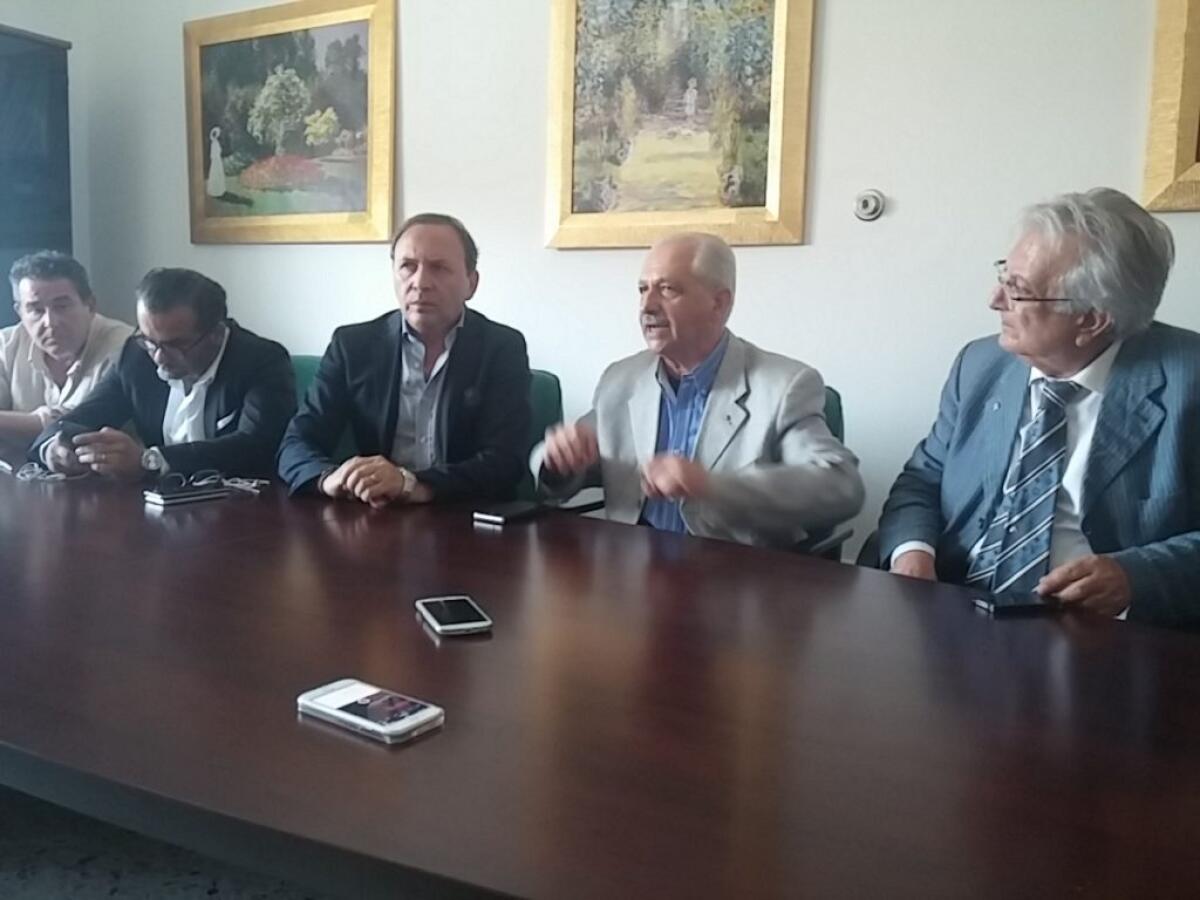 PATERNO': PRIMA RIUNIONE DELLA GIUNTA ALL'OSPEDALE - 