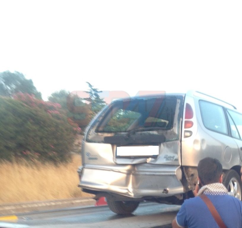 TAMPONAMENTO TRA 3 AUTO AL CORSO ITALIA: 3 FERITI