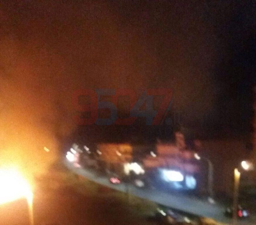 PATERNO' INCENDIO IN CORSO ITALIA, NIENTE VIGILI E FUMO NELLE CASE - LE FOTO