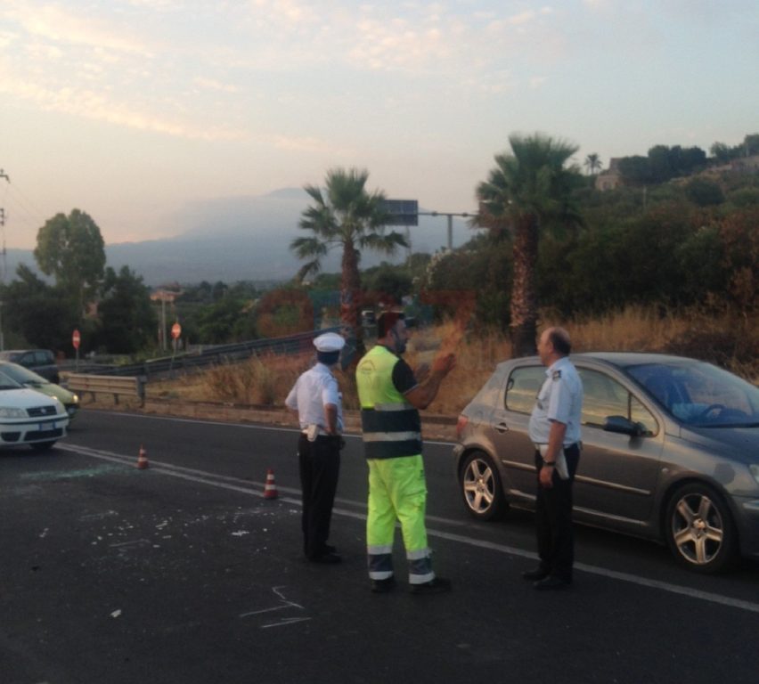 TAMPONAMENTO TRA 3 AUTO AL CORSO ITALIA: 3 FERITI