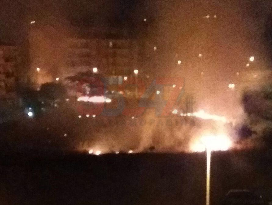 PATERNO' INCENDIO IN CORSO ITALIA, NIENTE VIGILI E FUMO NELLE CASE - LE FOTO