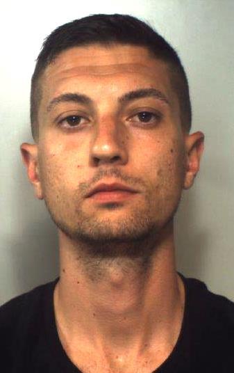 CATANIA:RUBA IPHONE E DOCUMENTI IN UN’AUTO PARCHEGGIATA ALL'AUCHAN: ARRESTATO