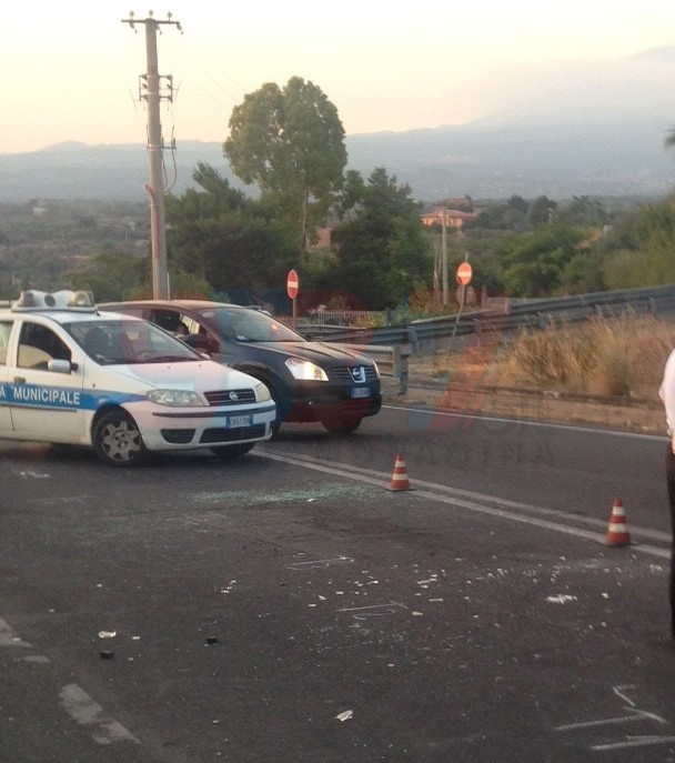 TAMPONAMENTO TRA 3 AUTO AL CORSO ITALIA: 3 FERITI