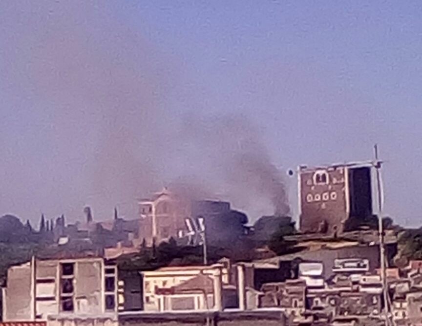 PATERNO' IN FIAMME LE STERPAGLIE VICINO AL CASTELLO