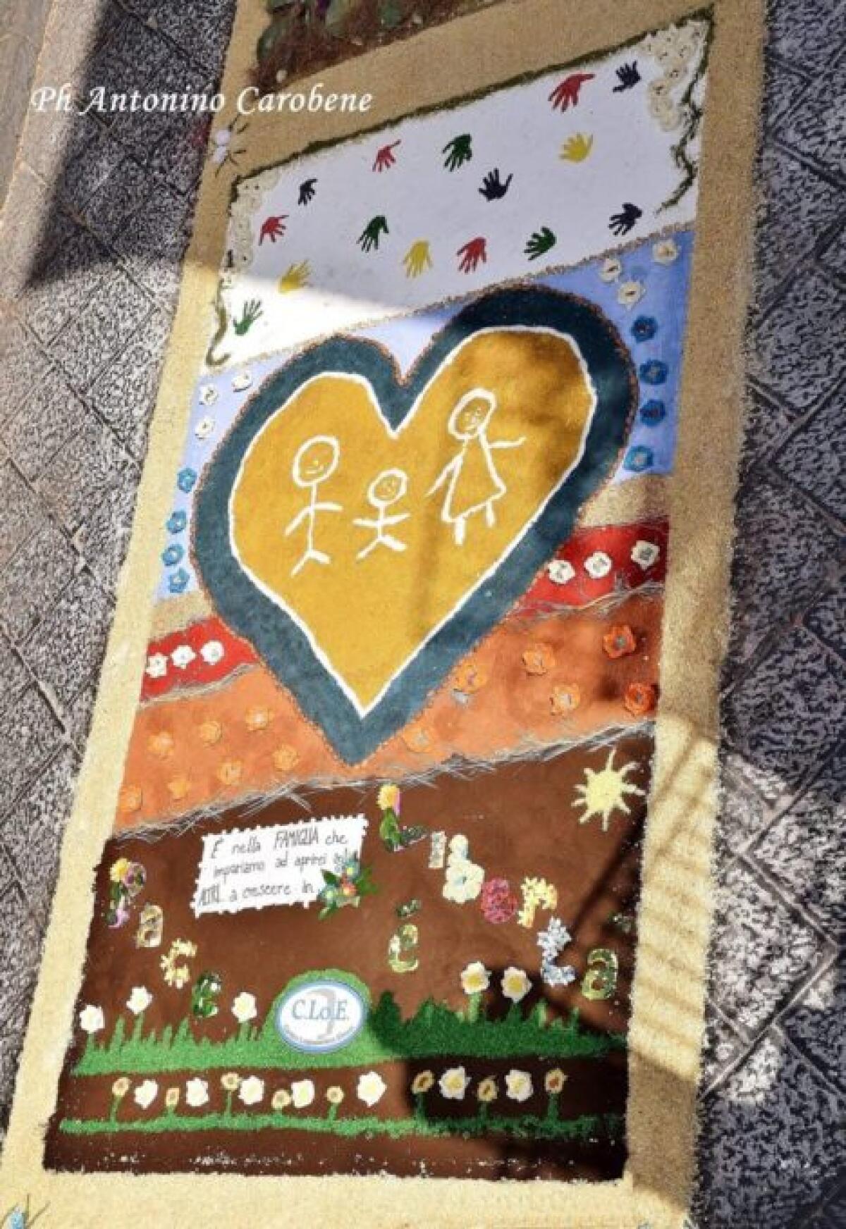 BELPASSO: L' "ECOINFIORATA" REALIZZATA CON I MATERIALI DI SCARTO - FOTO - 