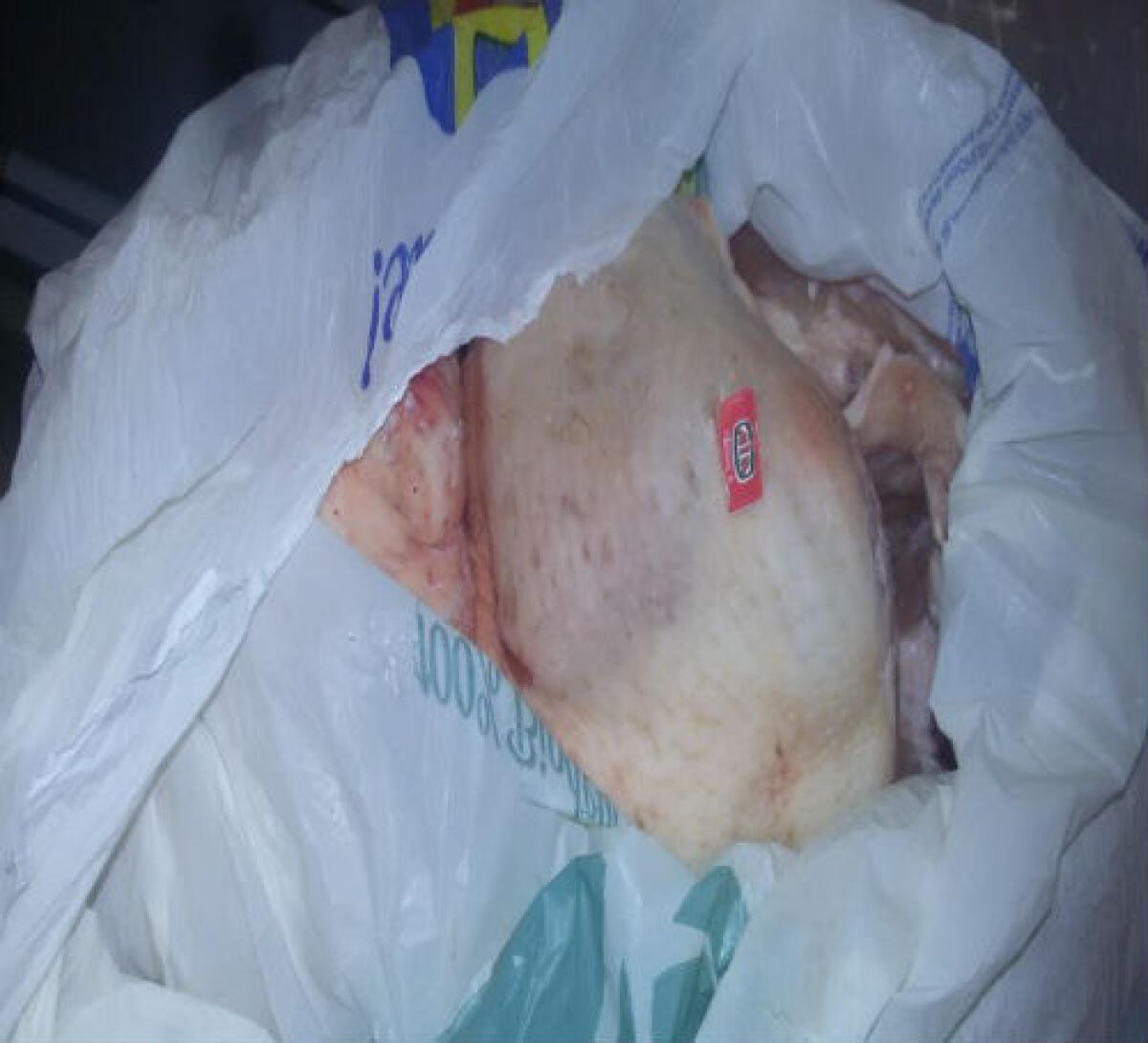 REGALBUTO: SEQUESTRATO 100 KG DI ALIMENTI IN CATTIVO STATO DI CONSERVAZIONE IN UN LOCALE - 