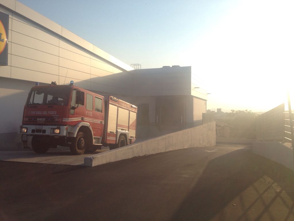 ALLARME INCENDIO ALLA LIDL - FOTO