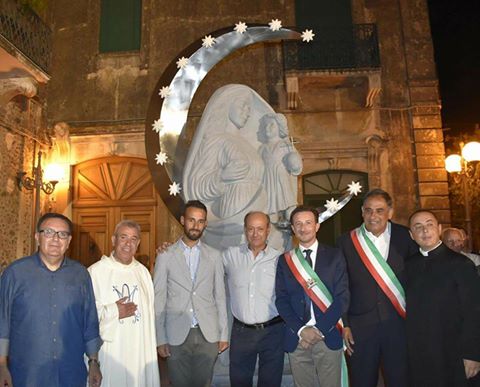 BELPASSO: IN PIAZZA S. ANTONIO, UNA STATUA DEDICATA ALLA MADONNA