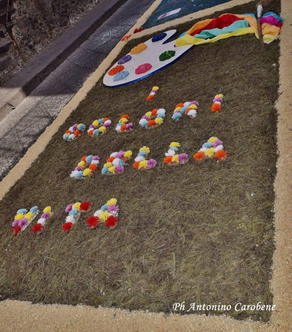 BELPASSO: L' "ECOINFIORATA" REALIZZATA CON I MATERIALI DI SCARTO - FOTO