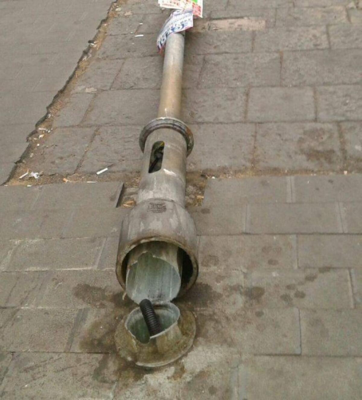 LAMPIONE DIVELTO NELLA NOTTE "ALLE PALME" - FOTO - 