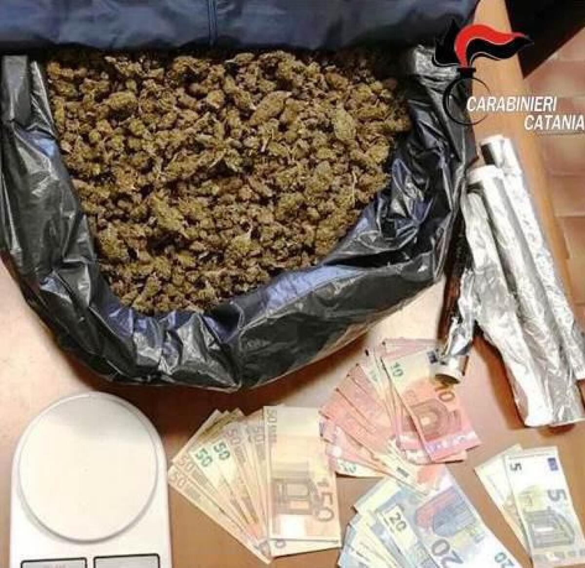 CATANIA: DETENEVANO A CASA QUASI 5 KG DI MARIJUANA. ARRESTATI DUE FRATELLI - 