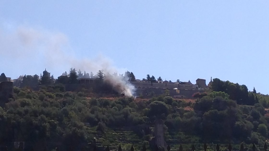 PATERNÓ: A FUOCO STERPAGLIE E COPERTONI