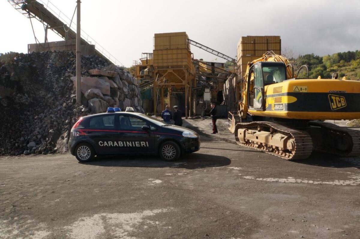 MASCALI: I CARABINIERI SEQUESTRANO UNA CAVA A PUNTALAZZO - FOTO - 