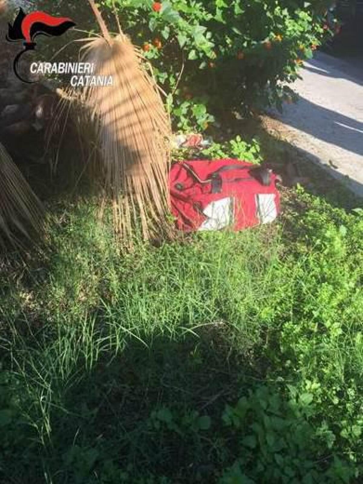 CATANIA, BORSONE LASCIATO DAVANTI SEDE SOSTARE FA SCATTARE ALLARME - 