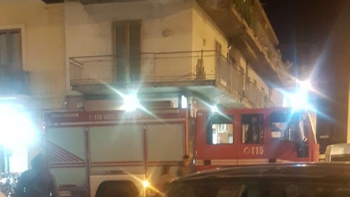 PATERNO': GATTINO SALVATO DAI VVF - 