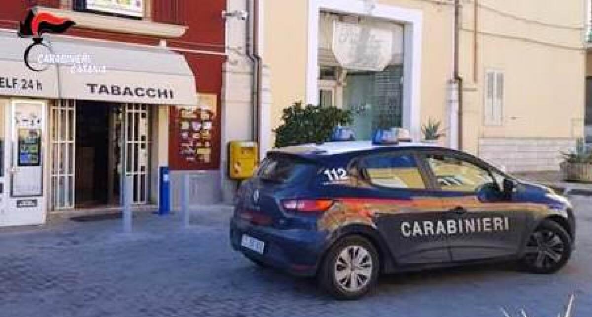 GRAMMICHELE: TRUFFAVANO LE RIVENDITE TABACCHI PER DELLE RICARICHE POSTE PAY. ARRESTATA DAI CC UNA GIOVANE COPPIA - 