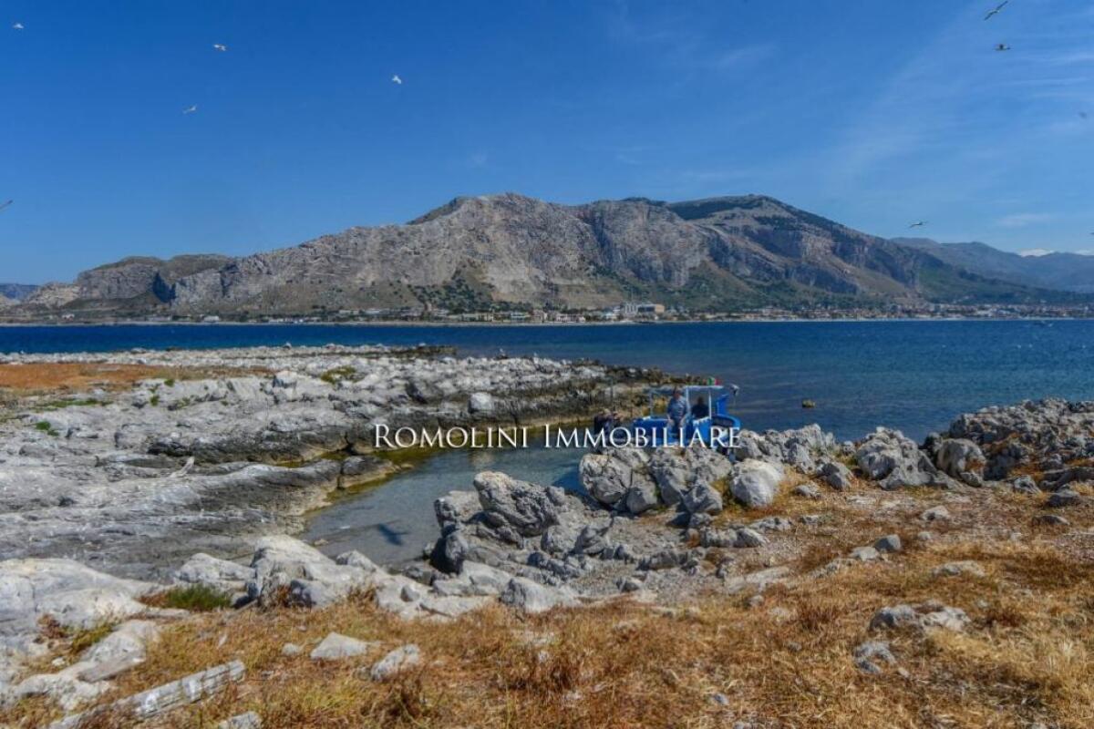 ISOLA DELLE FEMMINE IN VENDITA PER 3 MILIONI E MEZZO DI EURO, L’ANNUNCIO SUL SITO DI UN’AGENZIA IMMOBILIARE - 