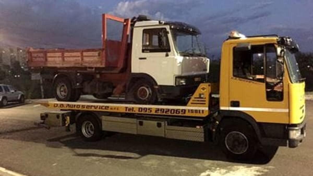 CATANIA: NON HA LA PATENTE MA VA IN COMMISSARIATO A “FIRMARE” ALLA GUIDA DI UN CAMION - 