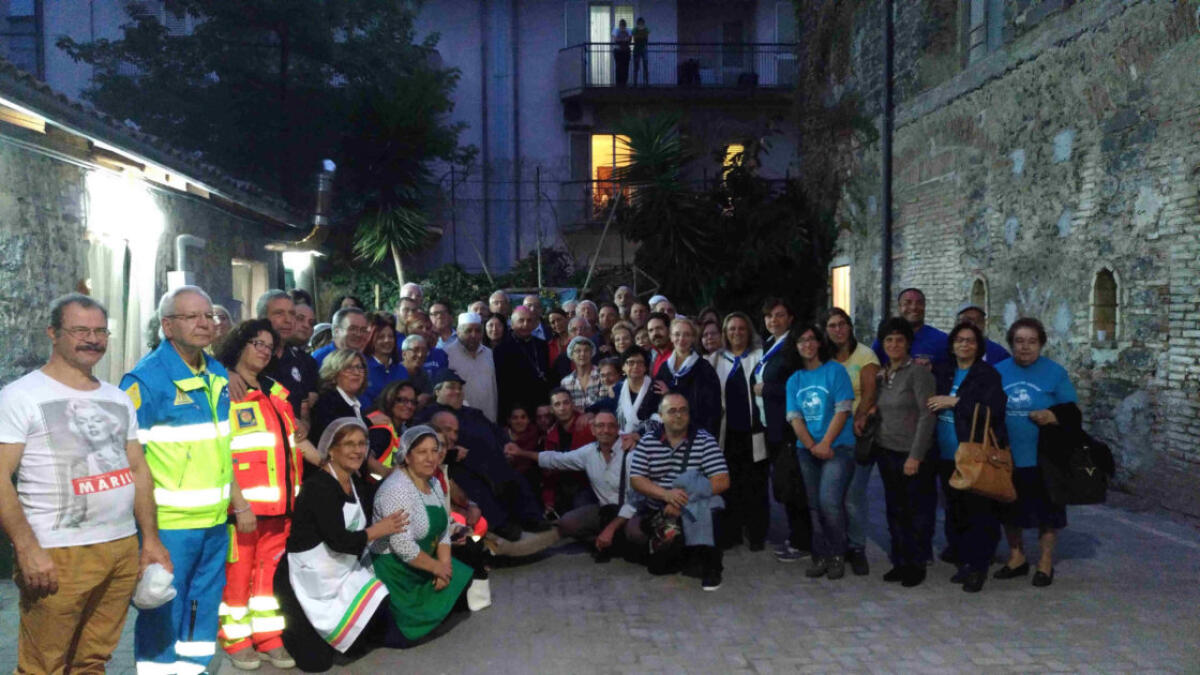 VISITA DELL'ARCIVESCOVO ALLA MENSA SOCIALE “LA BISACCIA DEL PELLEGRINO” - FOTO - 