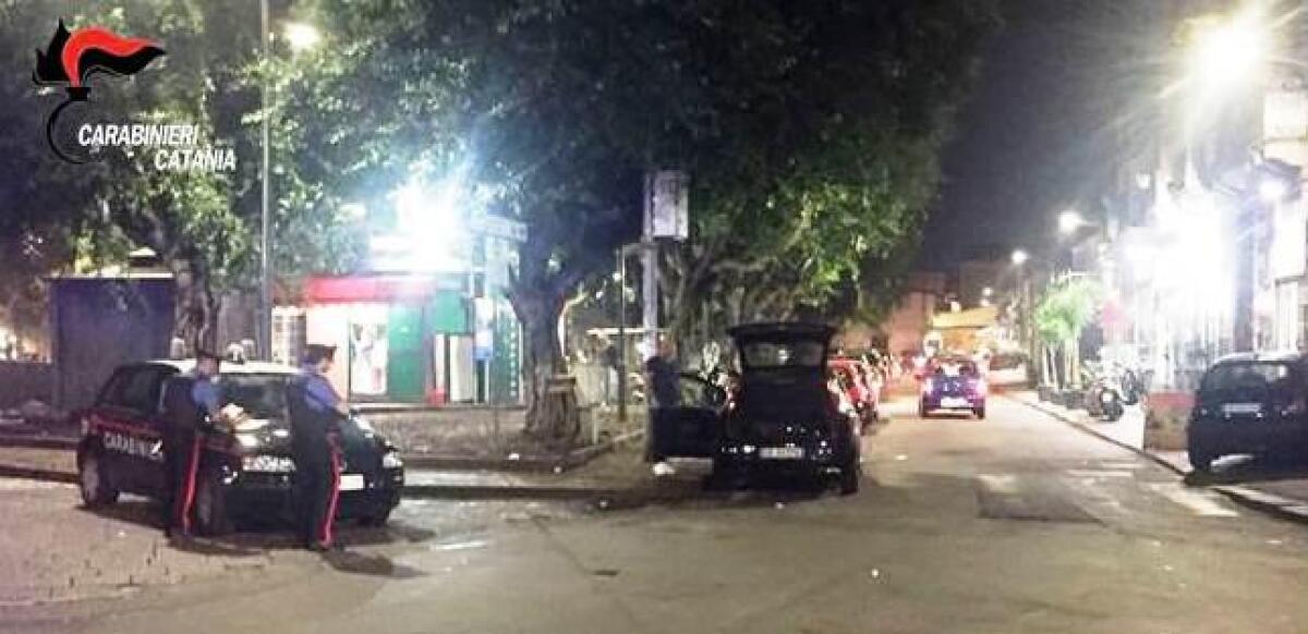 CATANIA: QUARTIERE SAN CRISTOFORO PASSATO AL SETACCIO, UN ARRESTO E TRE DENUNCE - 