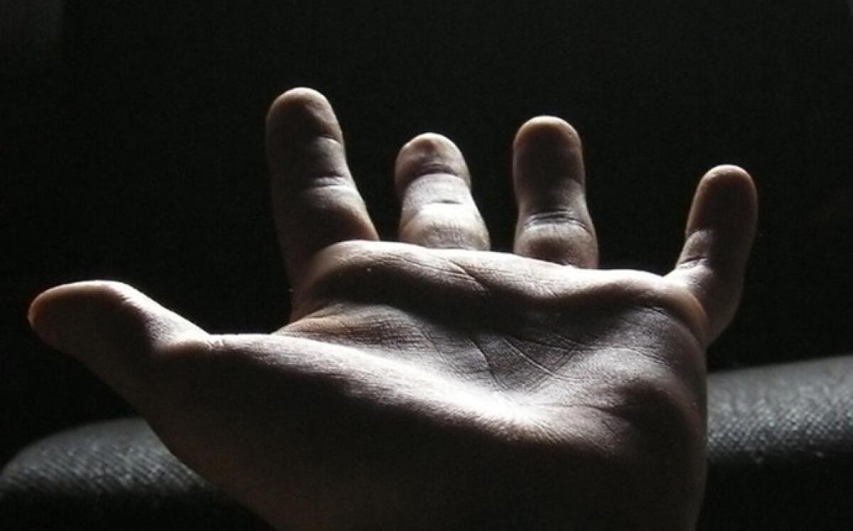 PATERNO', VIETATA L'ELEMOSINA. ORDINANZA DEL SINDACO: AI MENDICANTI FINO A 500 EURO DI MULTA - 