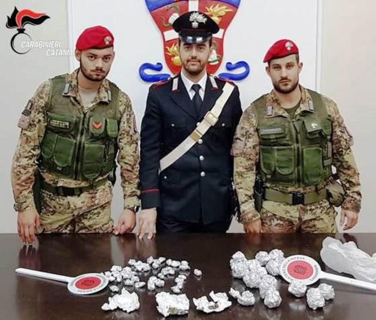 PATERNO': MARIJUANA E COCAINA IN CASA, DUE PERSONE ARRESTATE - 