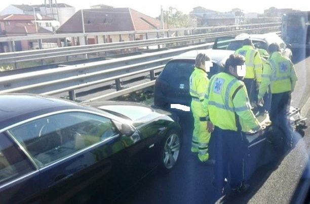 SS 121: TAMPONAMENTO A CATENA NEI PRESSI DI PIANO TAVOLA