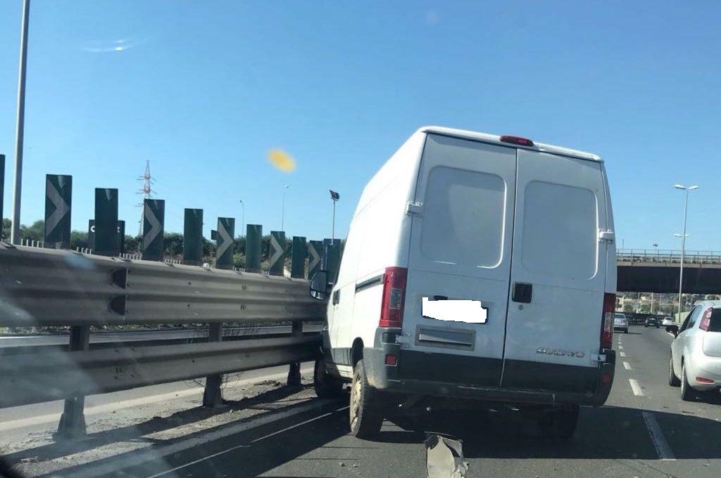 INCIDENTE STRADALE ALL'ALTEZZA DELLO SVINCOLO DI MISTERBIANCO