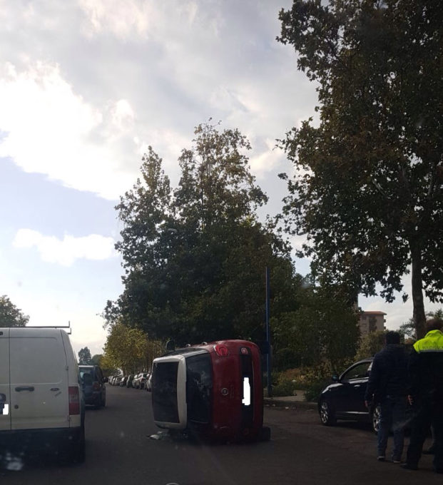 PATERNO': INCIDENTE IN VIALE DEI PLATANI