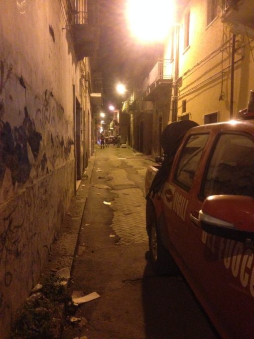 PATERNO': GATTINO SALVATO DAI VVF