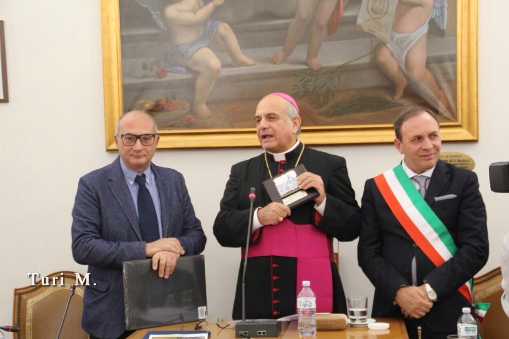 PATERNÒ: MONSIGNOR GRISTINA INCONTRA LE AUTORITÀ LOCALI - LE FOTO
