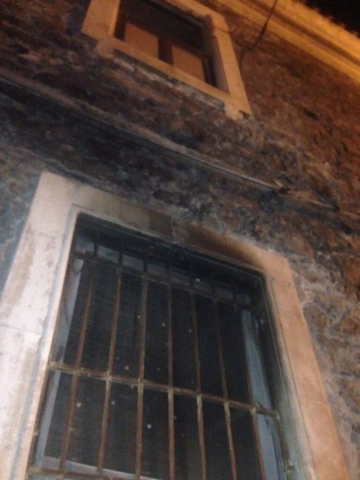 PATERNO' ANCORA FIAMME IN VIA SAN GAETANO - FOTO