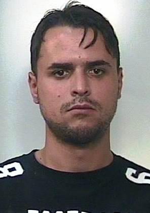 ADRANO: EVADE DAI DOMICILIARI E VIENE RIMESSO AI DOMICILIARI