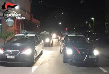 CATANIA: QUARTIERE SAN CRISTOFORO PASSATO AL SETACCIO, UN ARRESTO E TRE DENUNCE